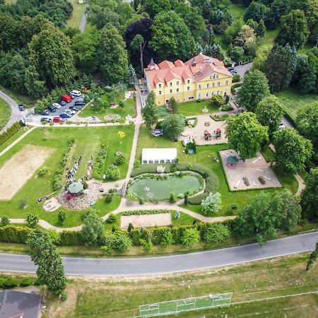 Bynovecky Zamecek Hotel Bagian luar foto