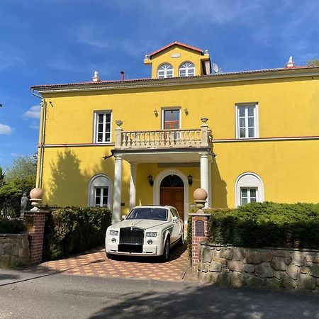 Bynovecky Zamecek Hotel Bagian luar foto