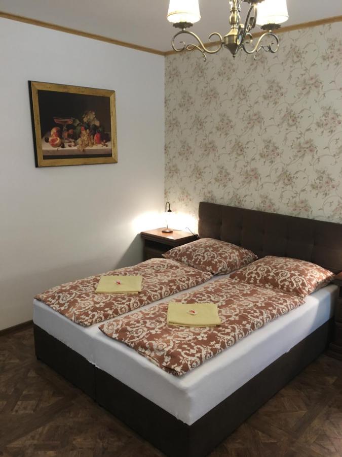 Bynovecky Zamecek Hotel Bagian luar foto