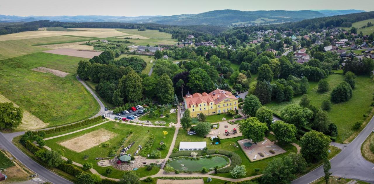 Bynovecky Zamecek Hotel Bagian luar foto