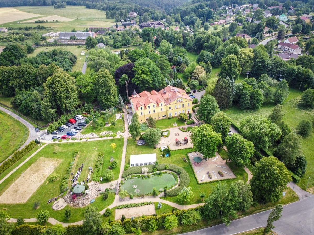 Bynovecky Zamecek Hotel Bagian luar foto
