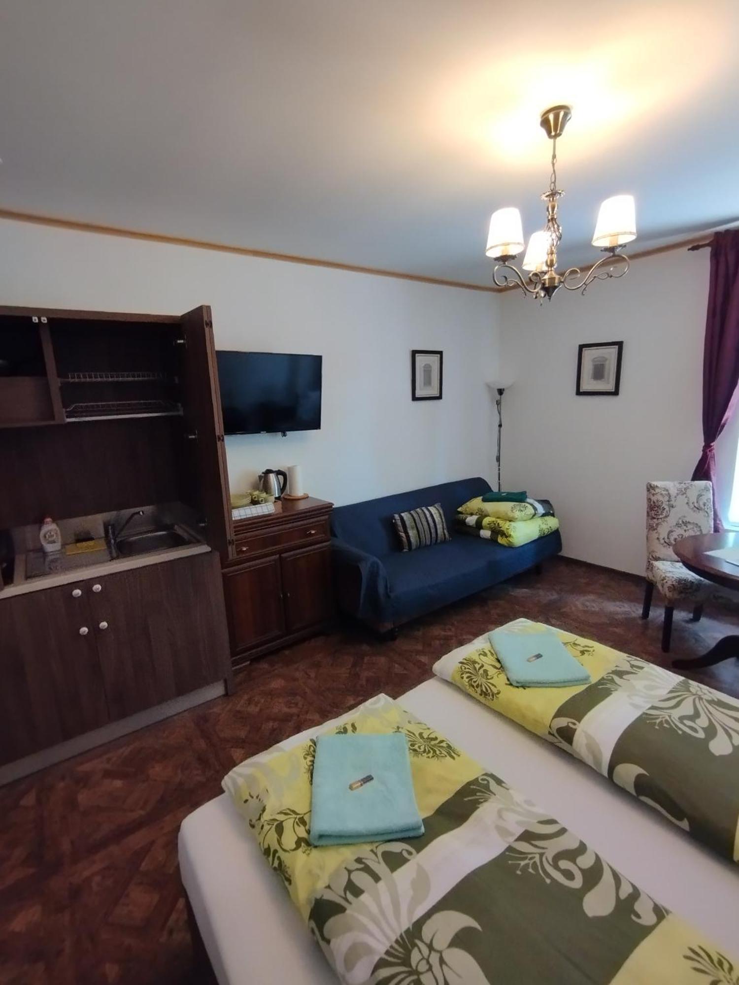 Bynovecky Zamecek Hotel Bagian luar foto