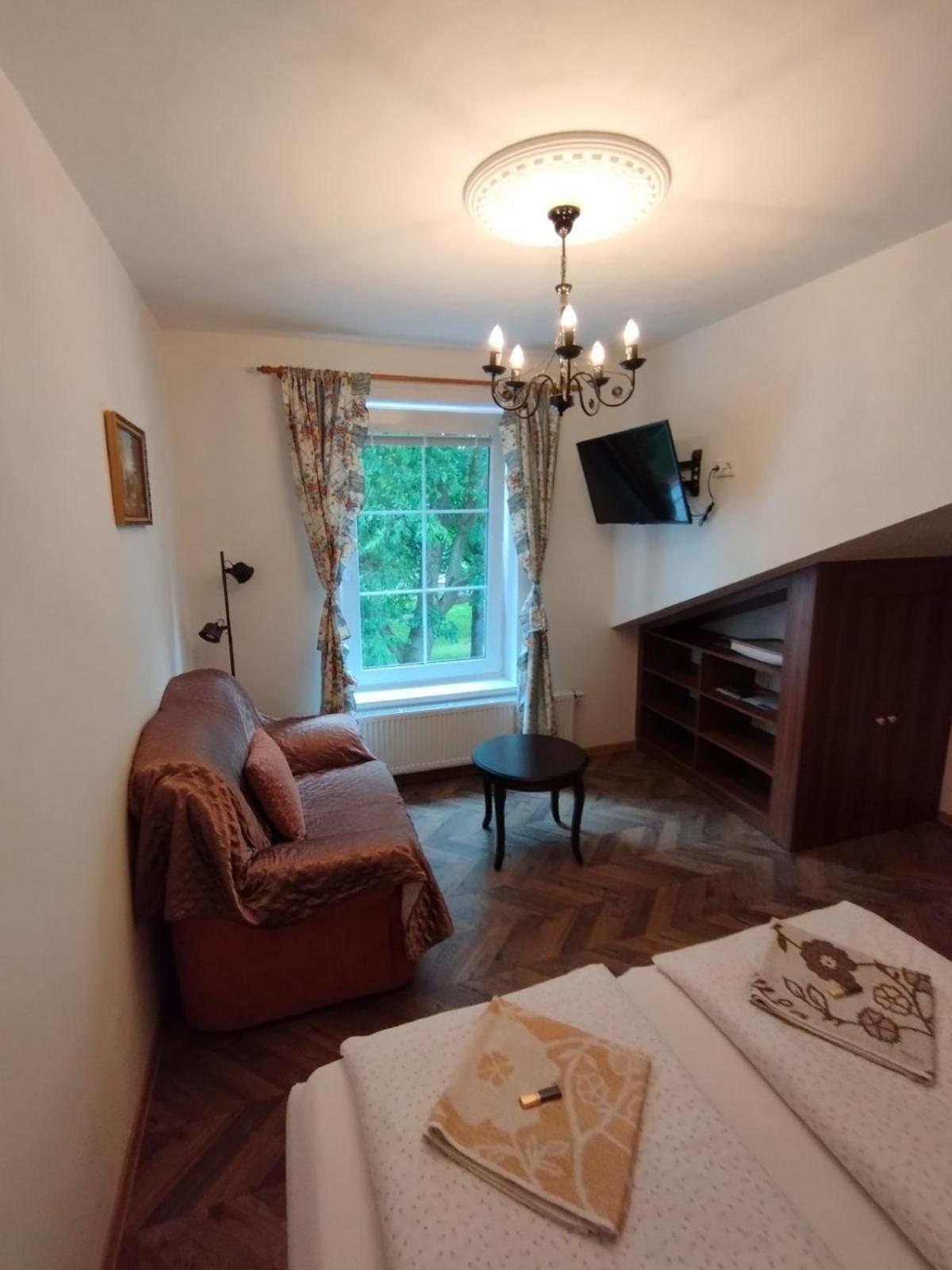 Bynovecky Zamecek Hotel Bagian luar foto