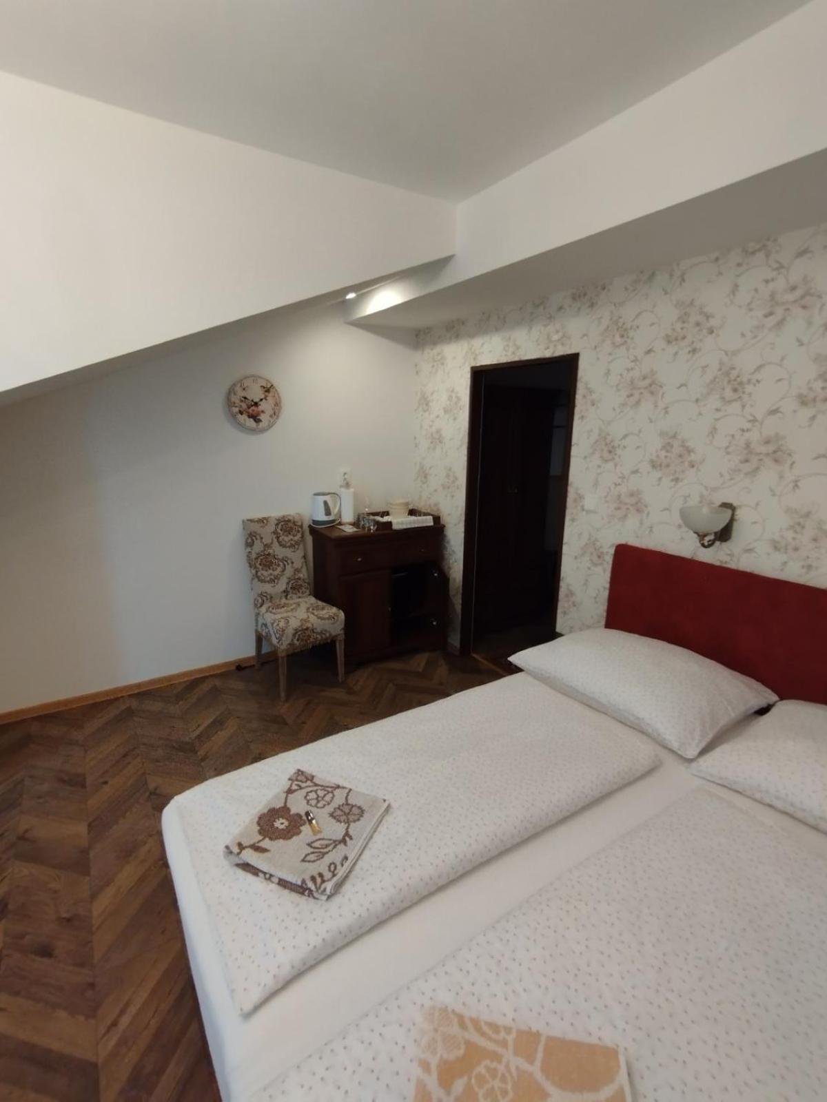 Bynovecky Zamecek Hotel Bagian luar foto