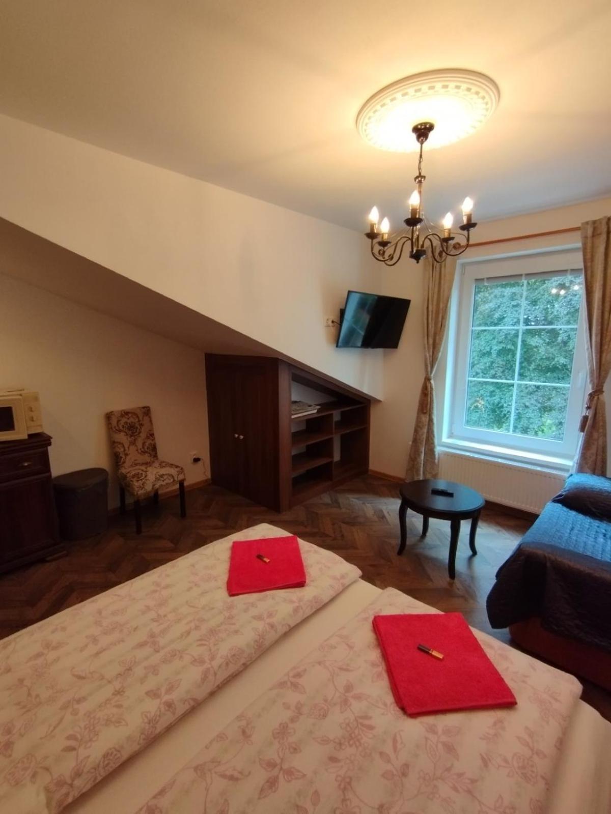 Bynovecky Zamecek Hotel Bagian luar foto