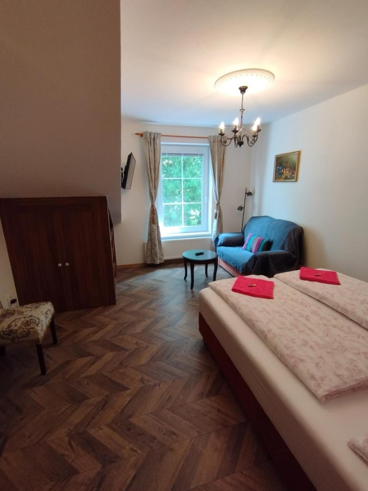 Bynovecky Zamecek Hotel Bagian luar foto