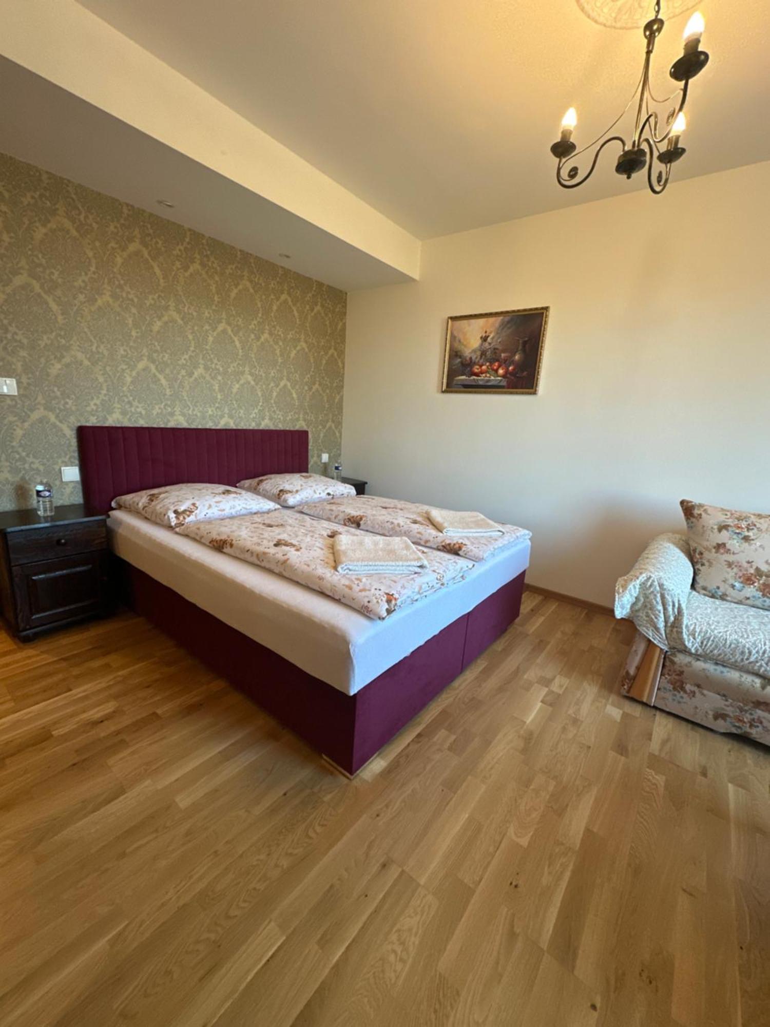 Bynovecky Zamecek Hotel Bagian luar foto