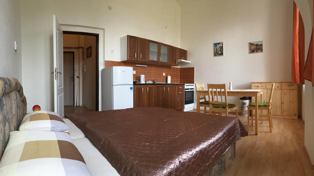 Bynovecky Zamecek Hotel Bagian luar foto