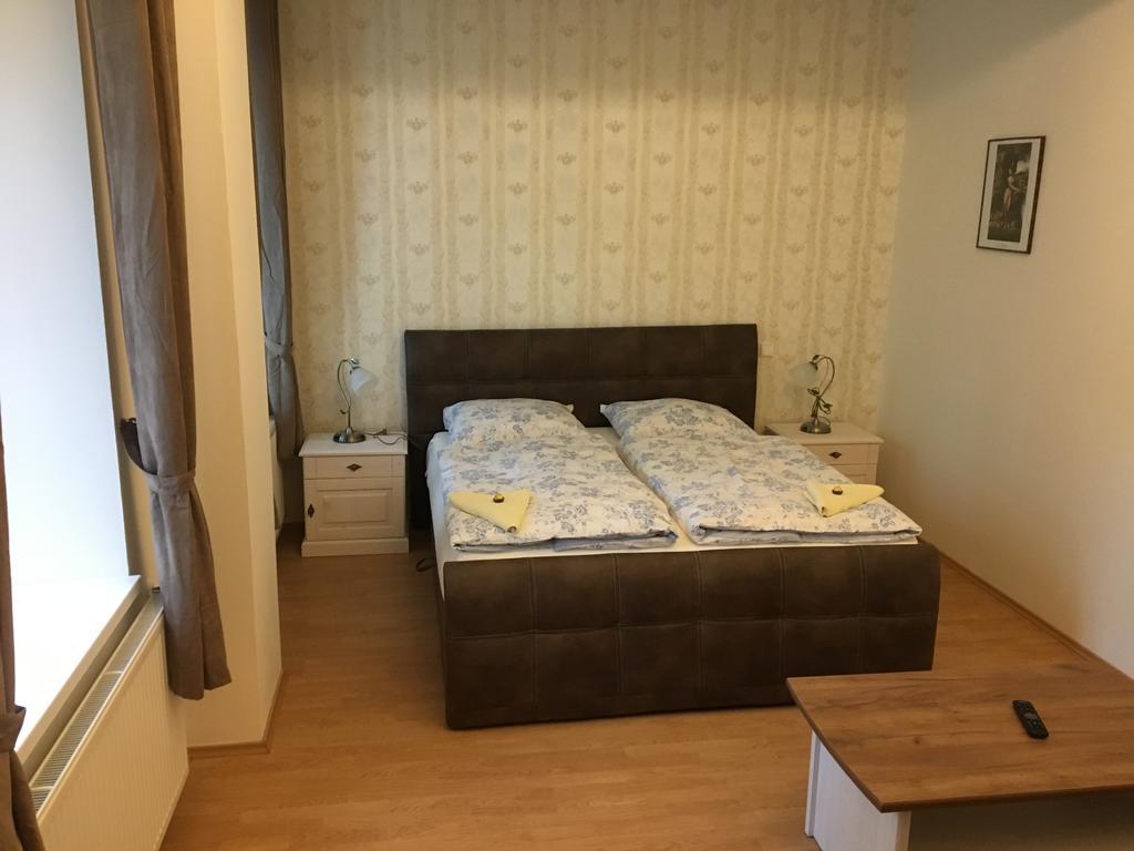 Bynovecky Zamecek Hotel Bagian luar foto