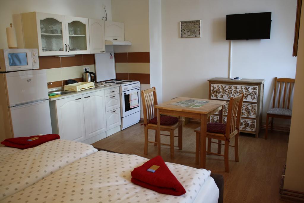 Bynovecky Zamecek Hotel Bagian luar foto