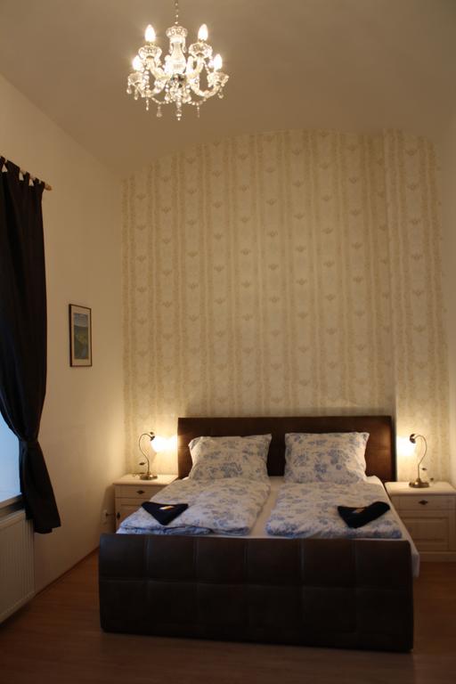 Bynovecky Zamecek Hotel Bagian luar foto