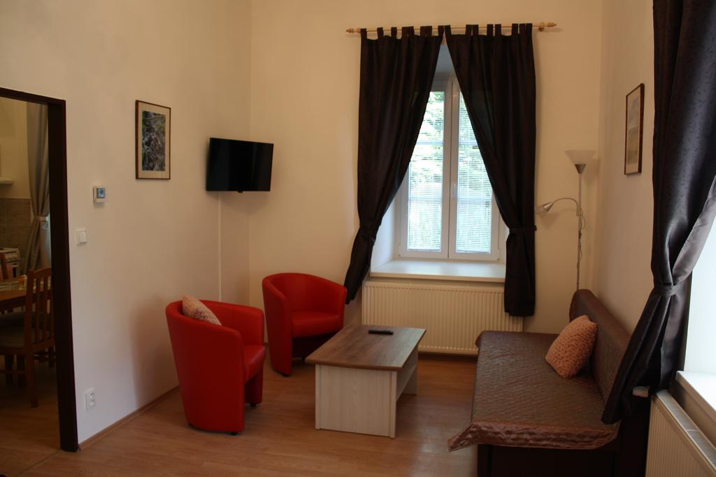 Bynovecky Zamecek Hotel Bagian luar foto