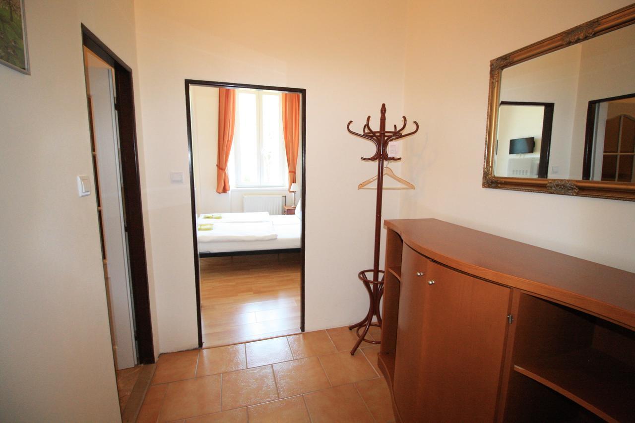Bynovecky Zamecek Hotel Bagian luar foto