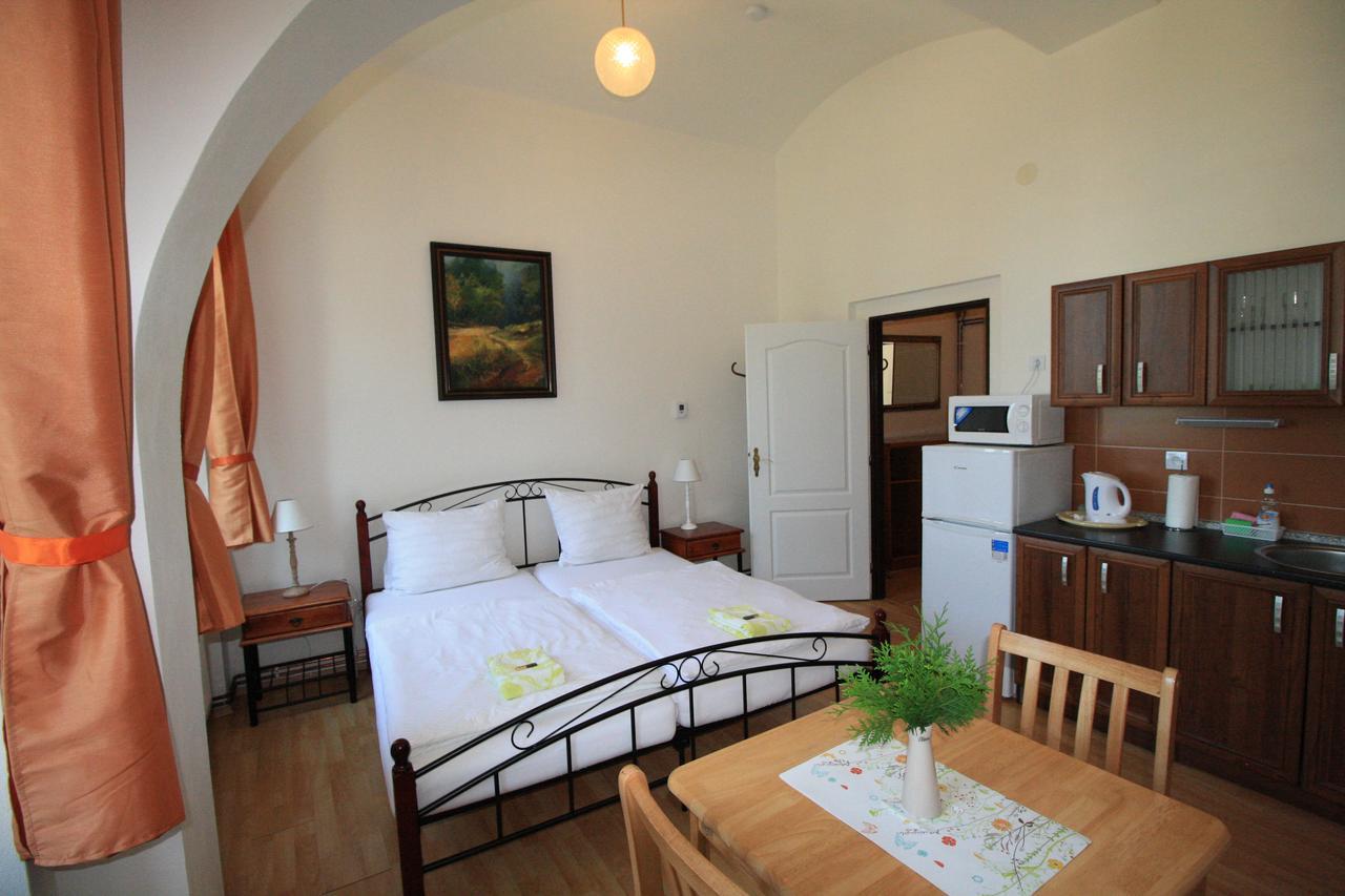 Bynovecky Zamecek Hotel Bagian luar foto