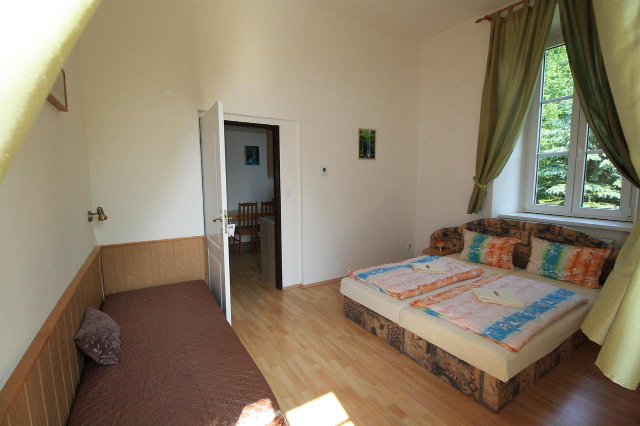 Bynovecky Zamecek Hotel Bagian luar foto