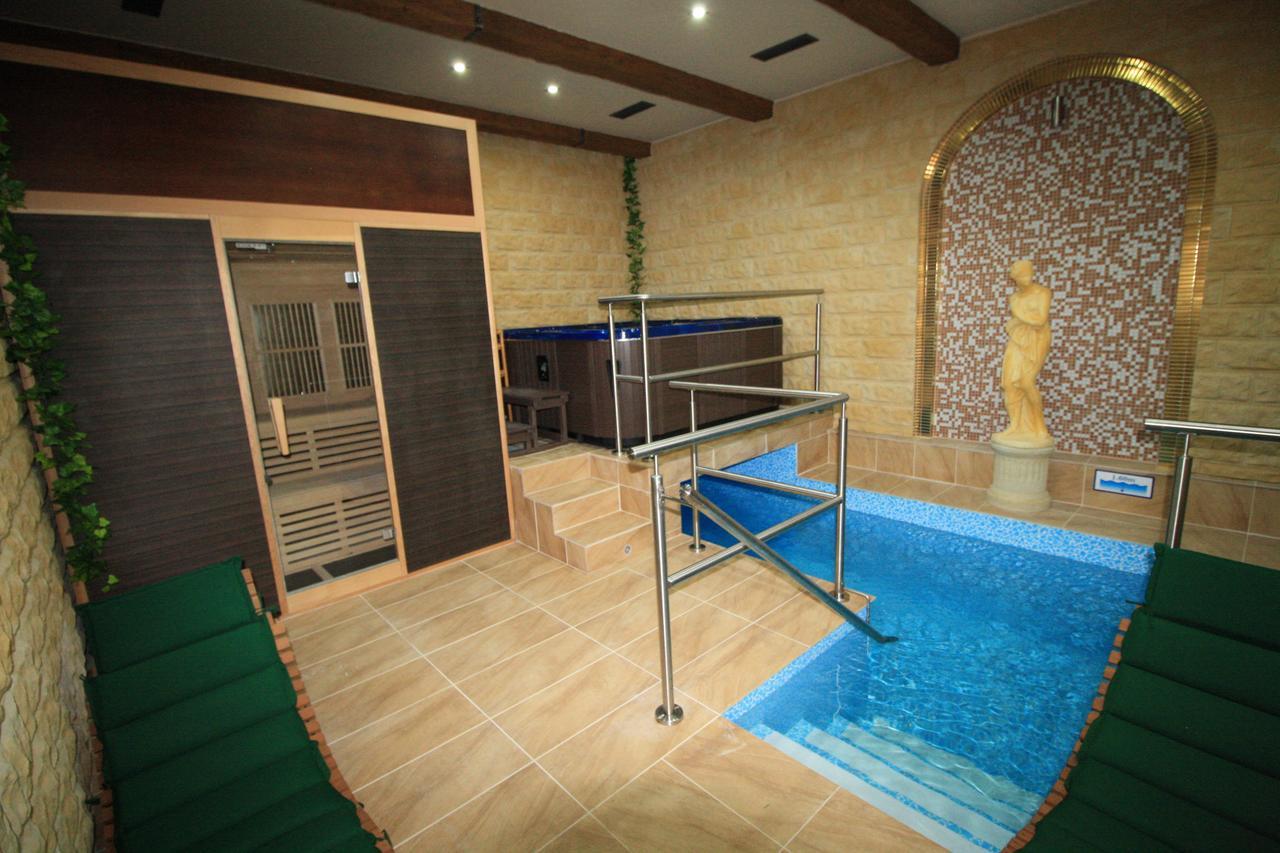 Bynovecky Zamecek Hotel Bagian luar foto