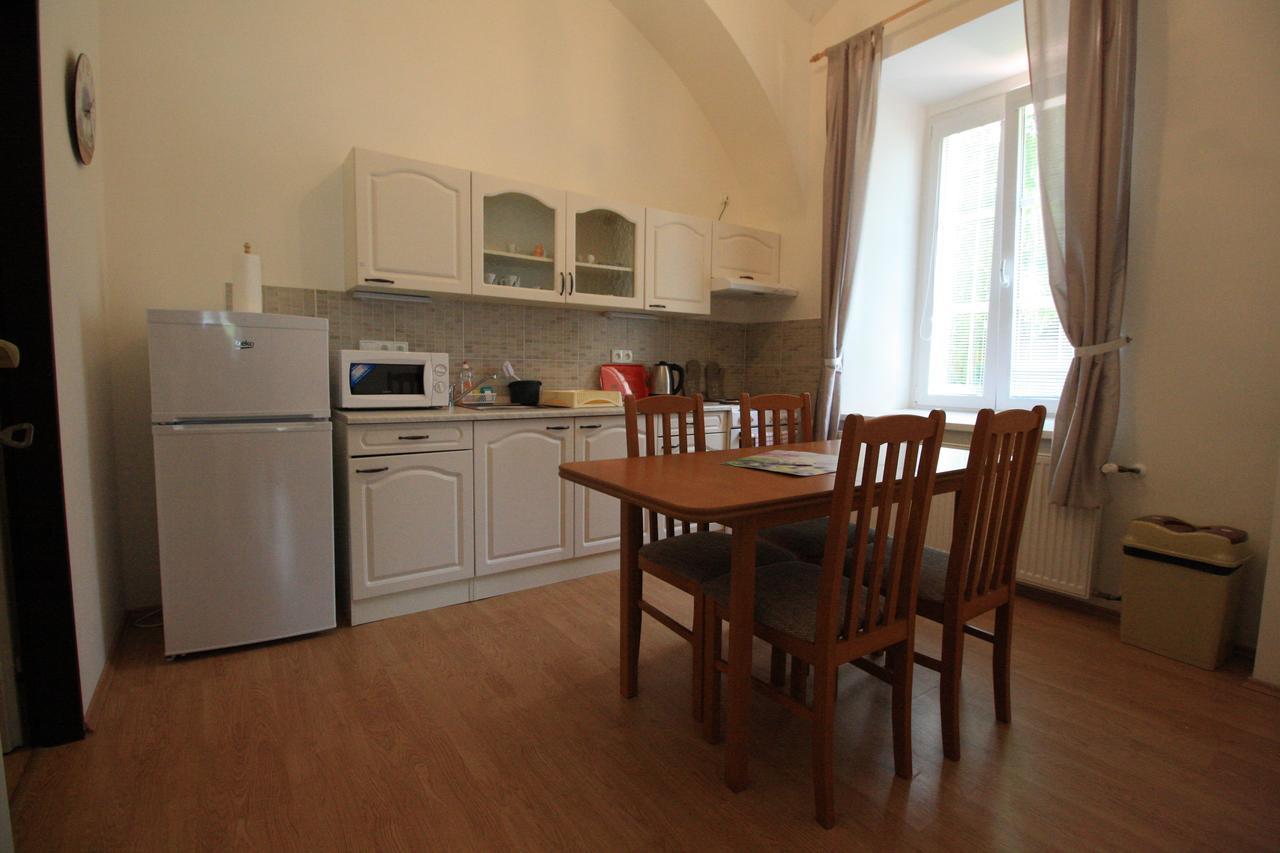 Bynovecky Zamecek Hotel Bagian luar foto