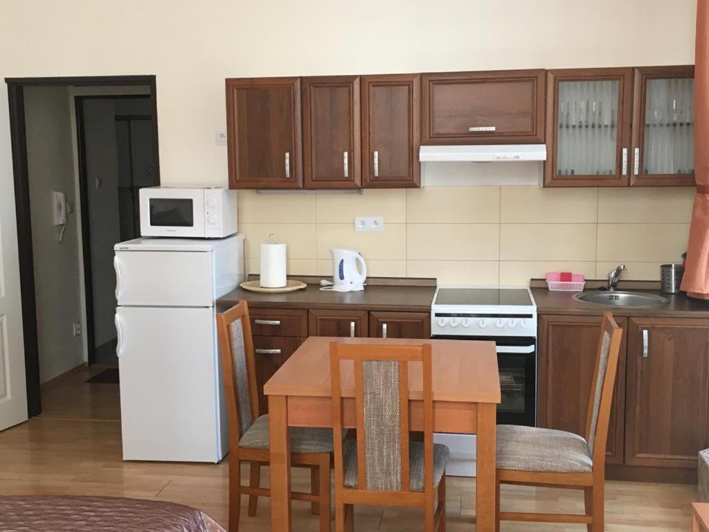 Bynovecky Zamecek Hotel Bagian luar foto